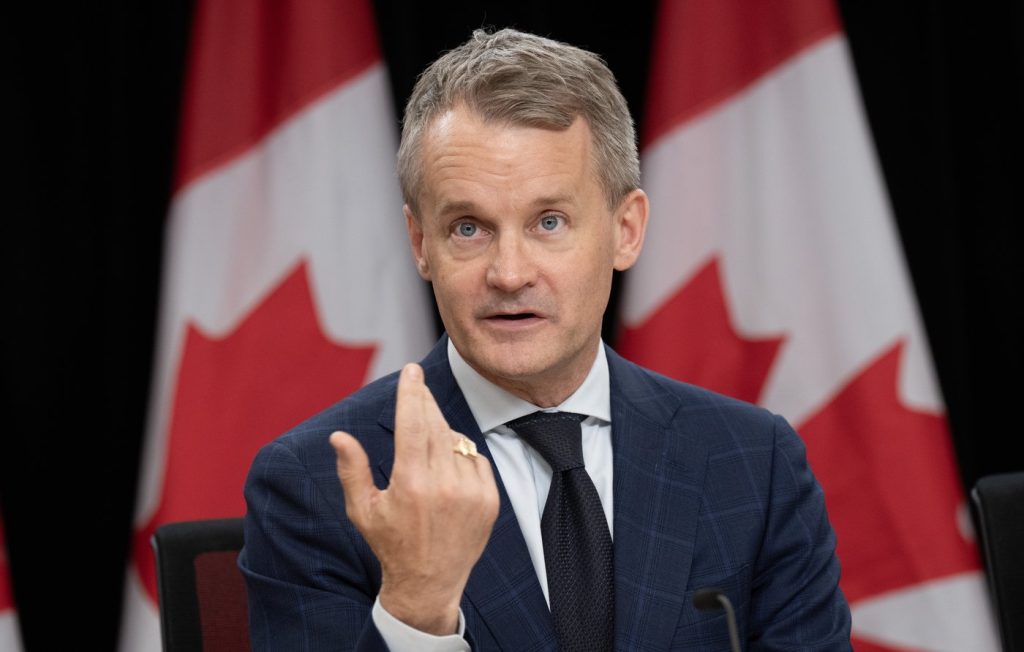 Labour Minister Seamus O’Regan steps down from cabinet, successor to be named Friday