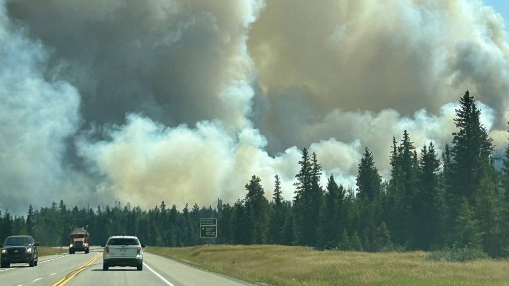 Wildfire threatening Jasper getting bigger and closer to town: Parks Canada